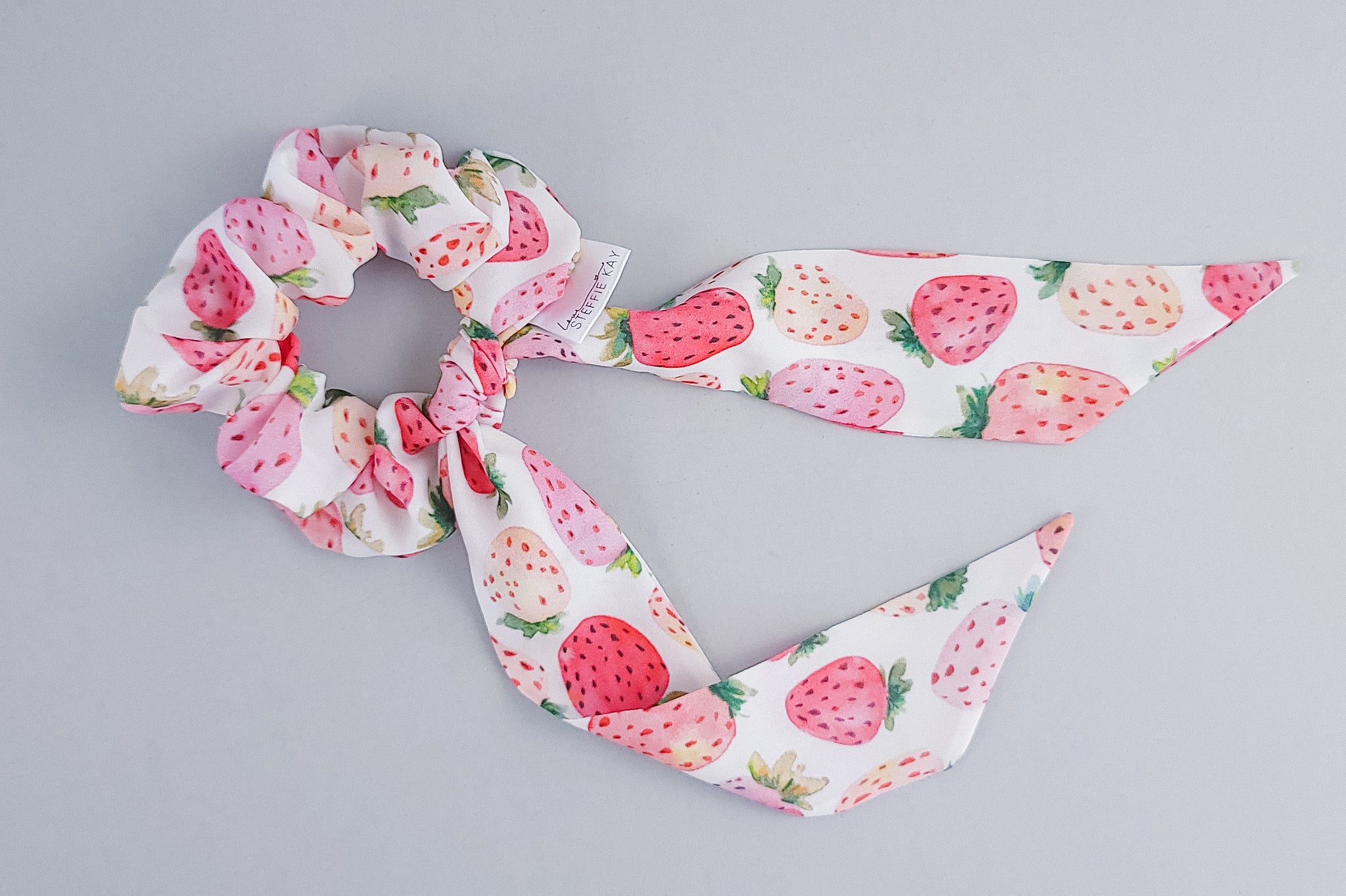 Tie Scrunchie | Strawberries