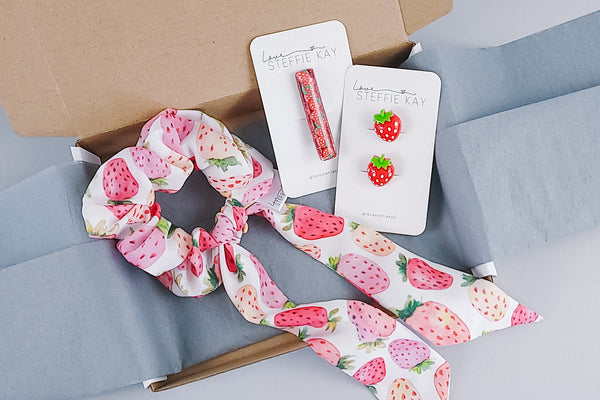 Tie Scrunchie | Strawberries