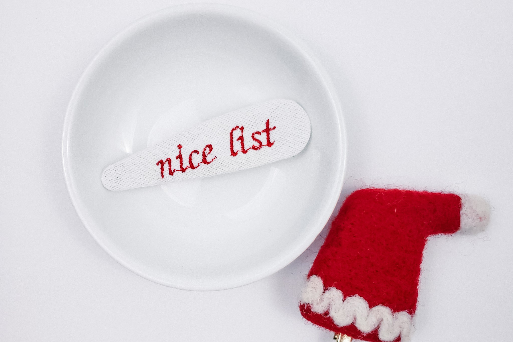 Embroidered Linen Snap Clip | Nice List