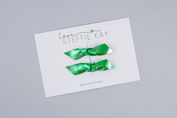 Knotted Pigtail Bows | Metallic Green Leather